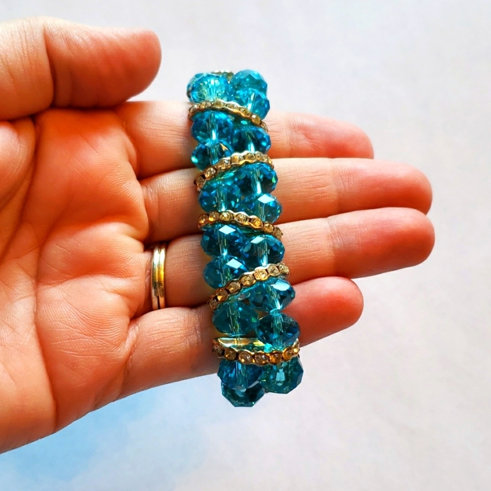 Beautiful Light Blue & White Stretchy Bracelet.